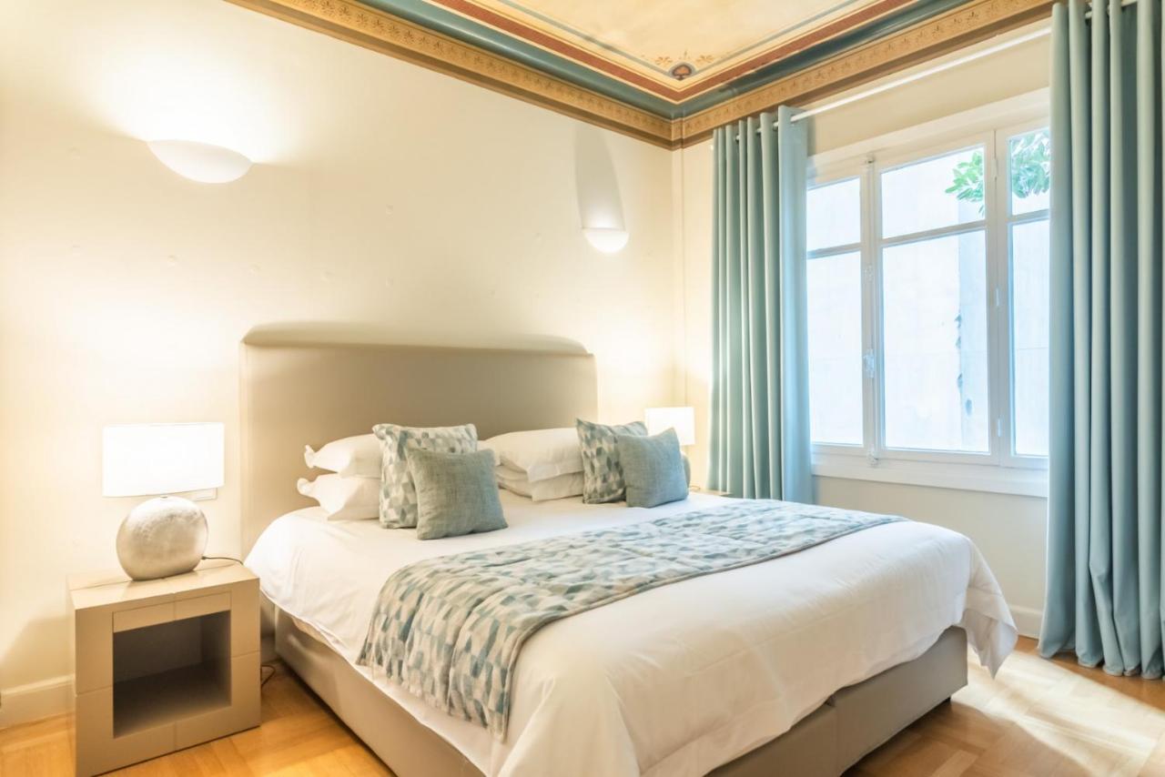33Solonossuites Атина Стая снимка