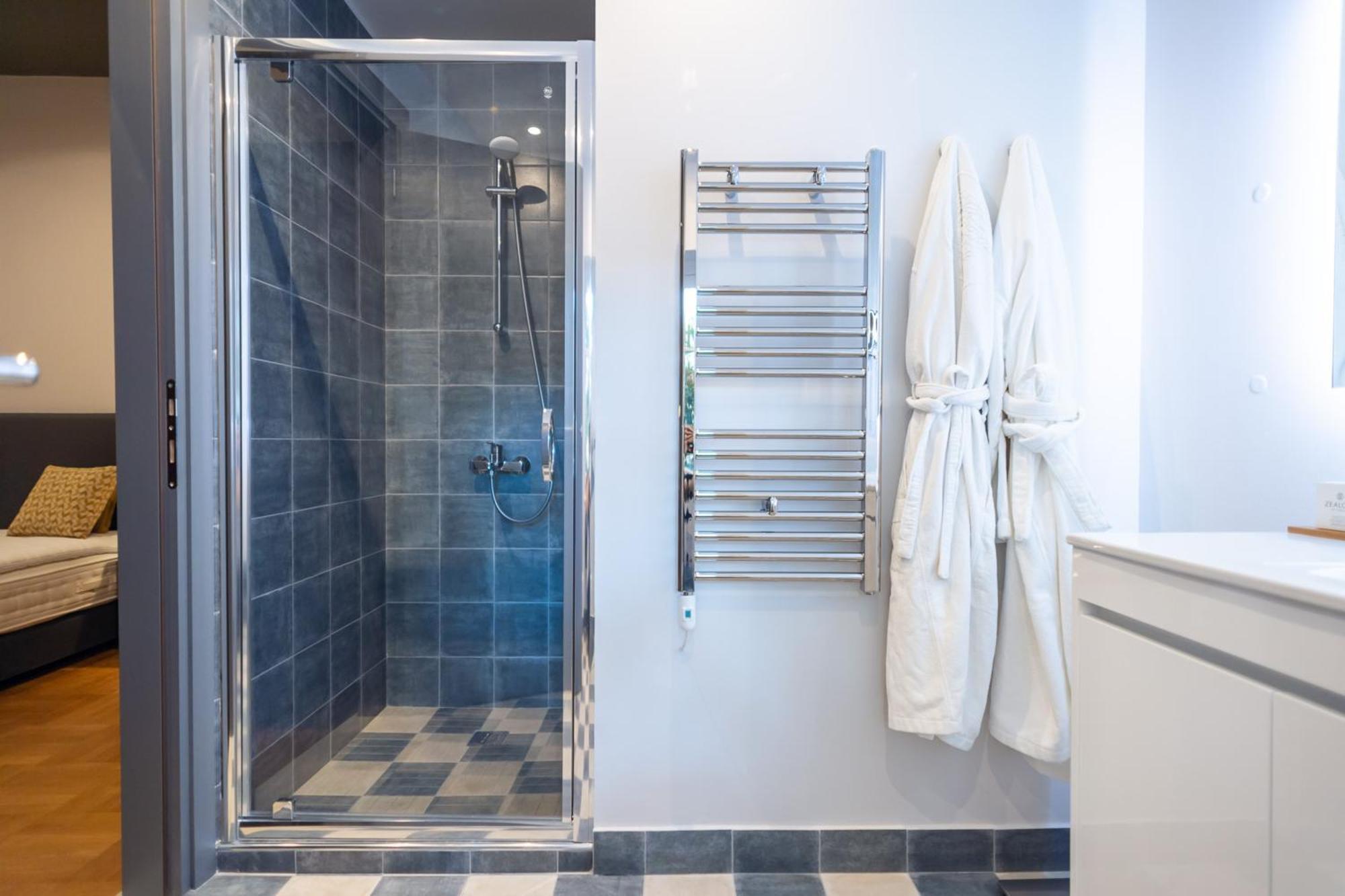 33Solonossuites Атина Стая снимка