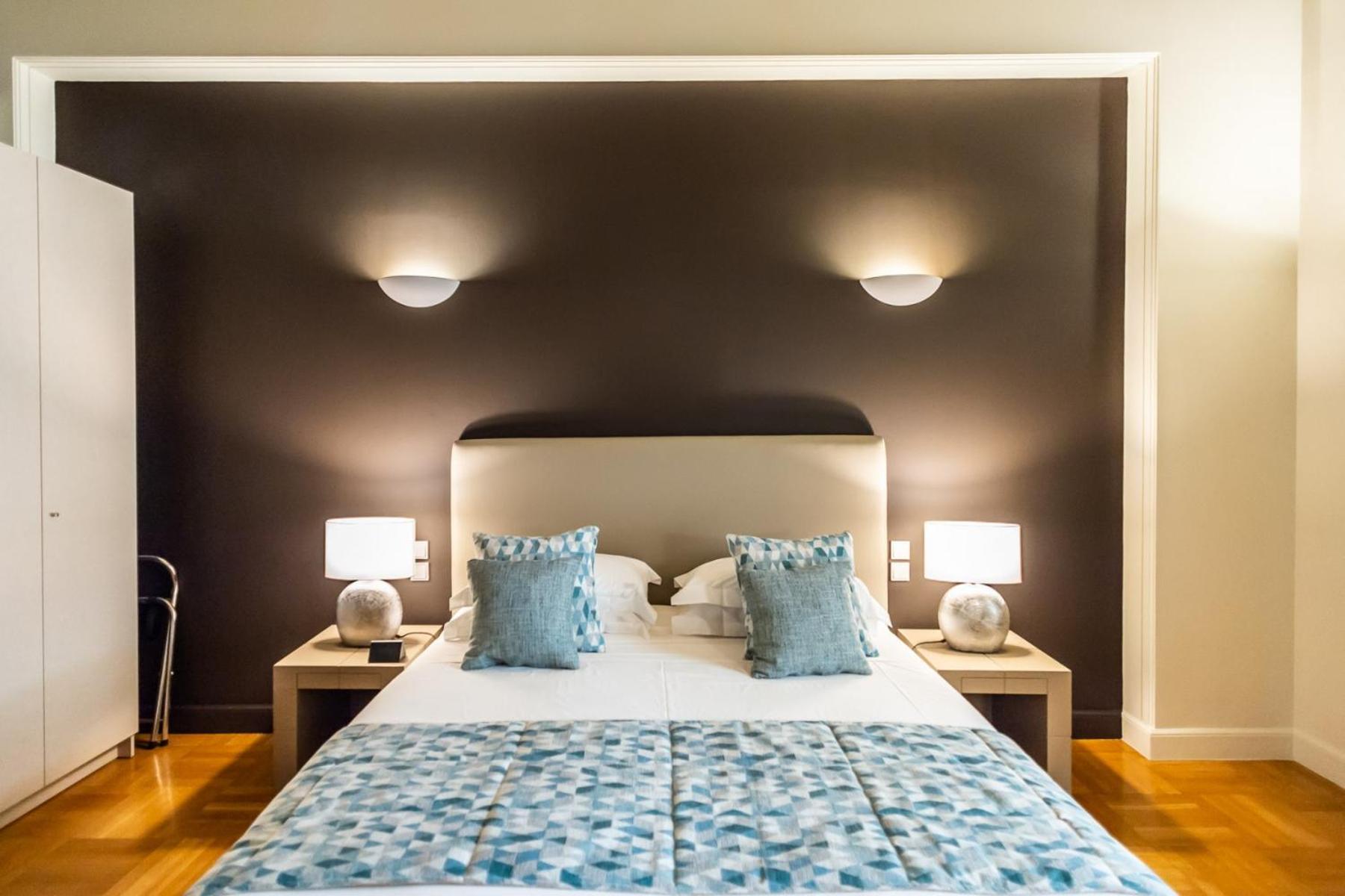 33Solonossuites Атина Стая снимка