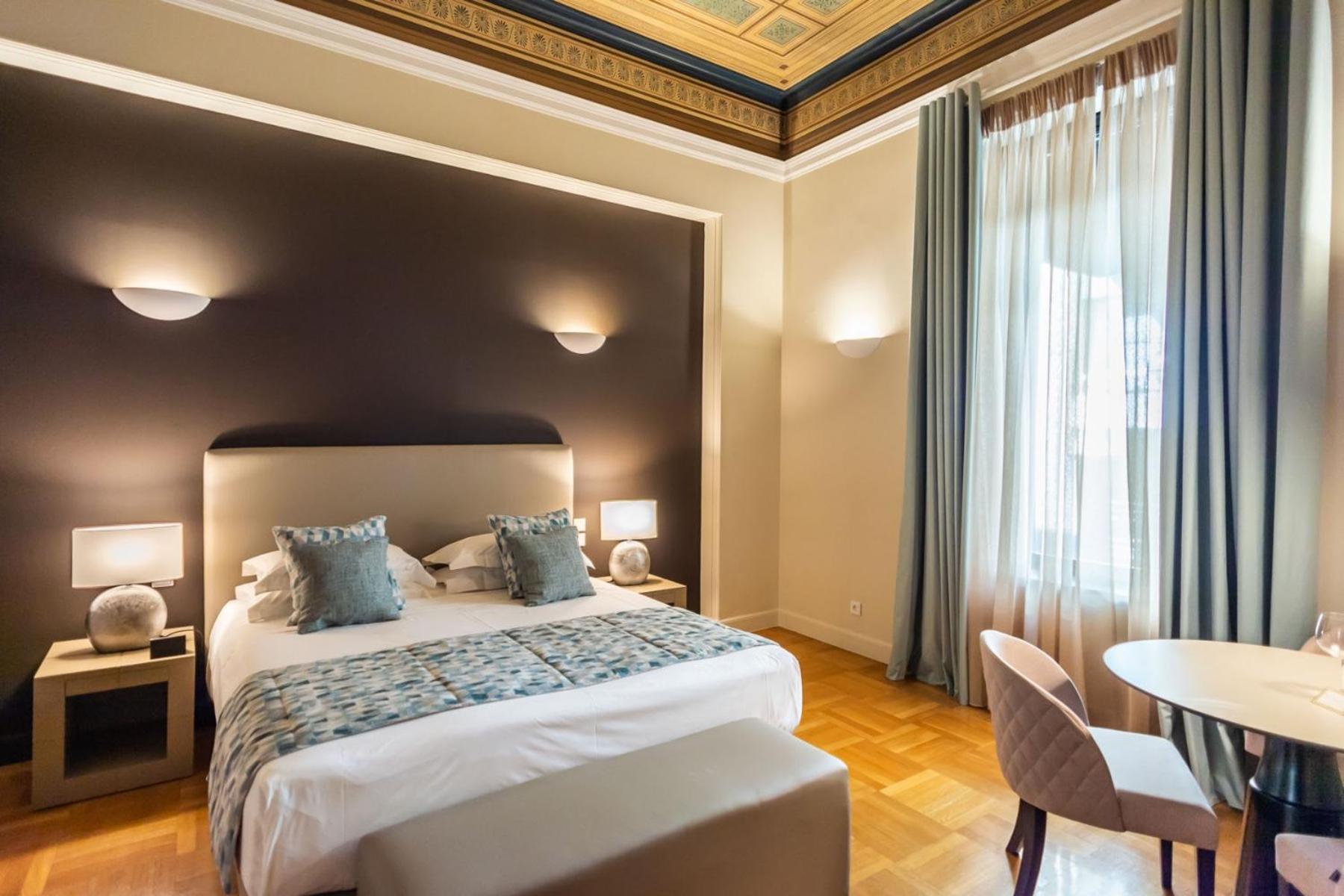 33Solonossuites Атина Стая снимка