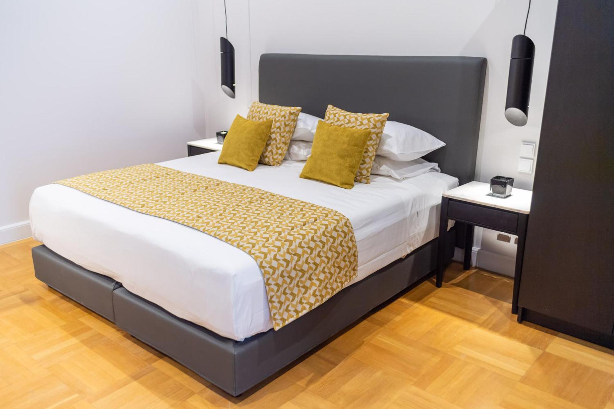 33Solonossuites Атина Стая снимка