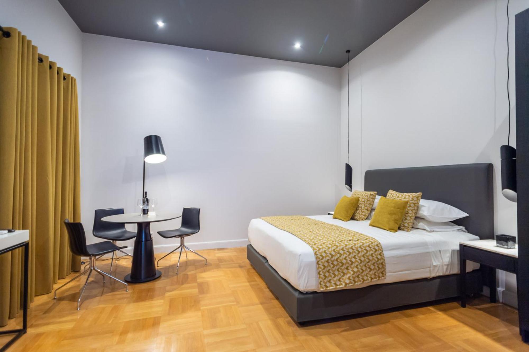 33Solonossuites Атина Стая снимка