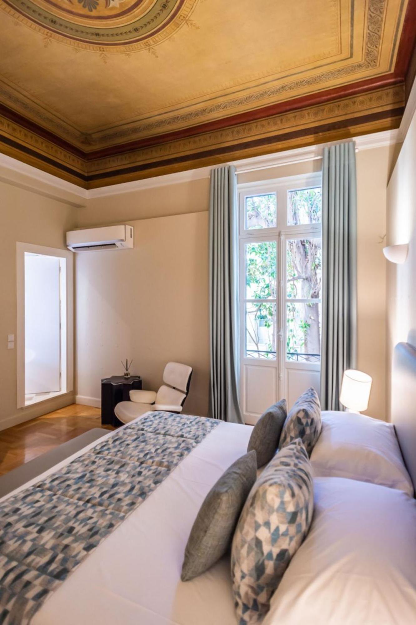 33Solonossuites Атина Стая снимка