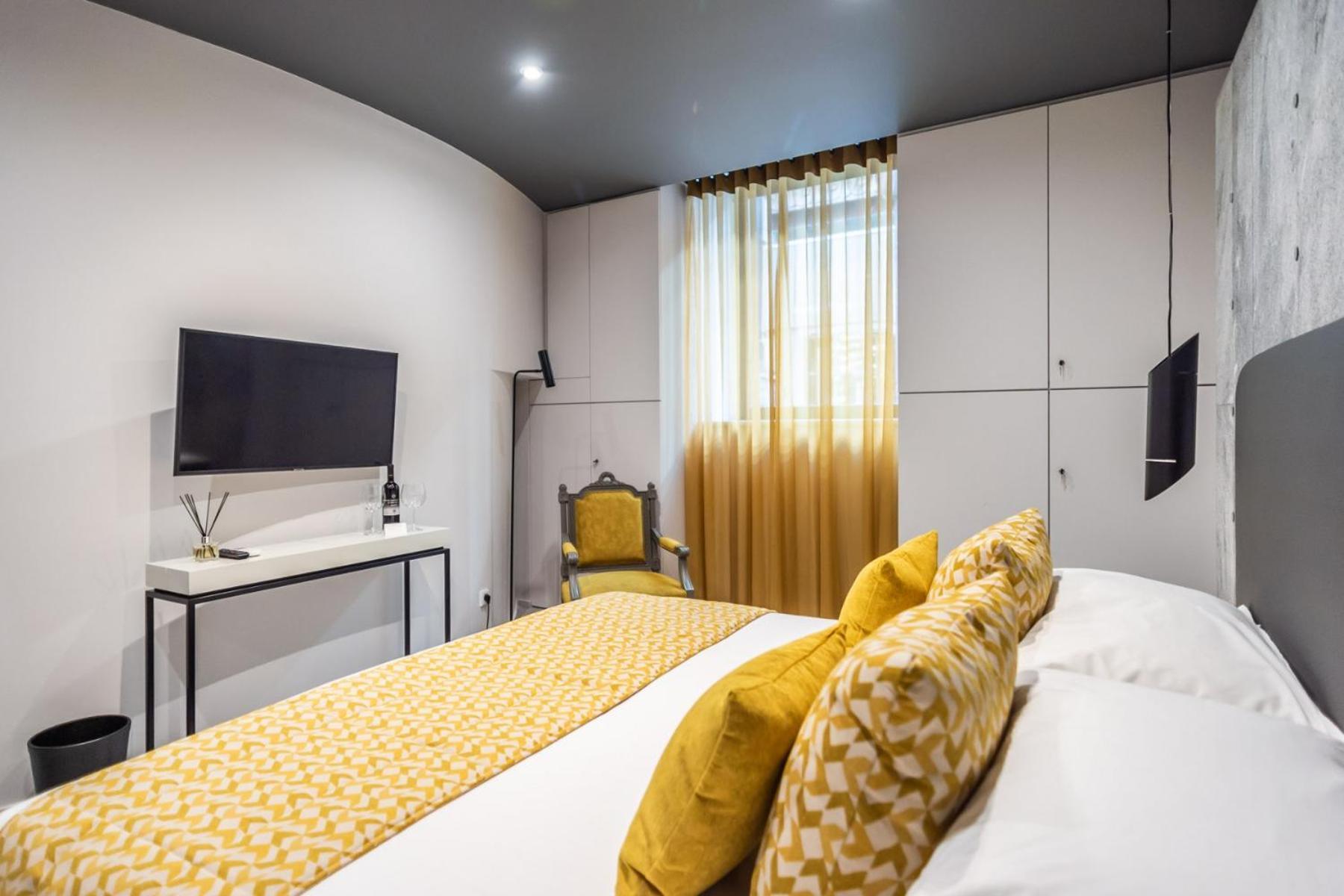 33Solonossuites Атина Стая снимка