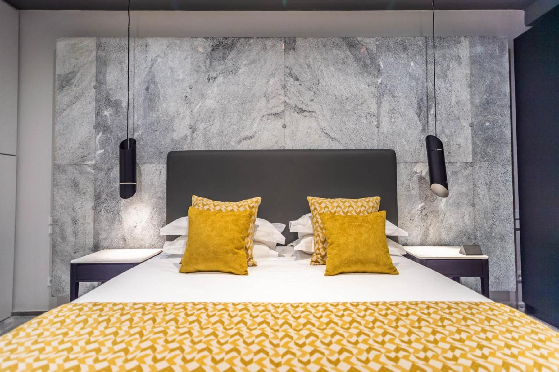33Solonossuites Атина Стая снимка