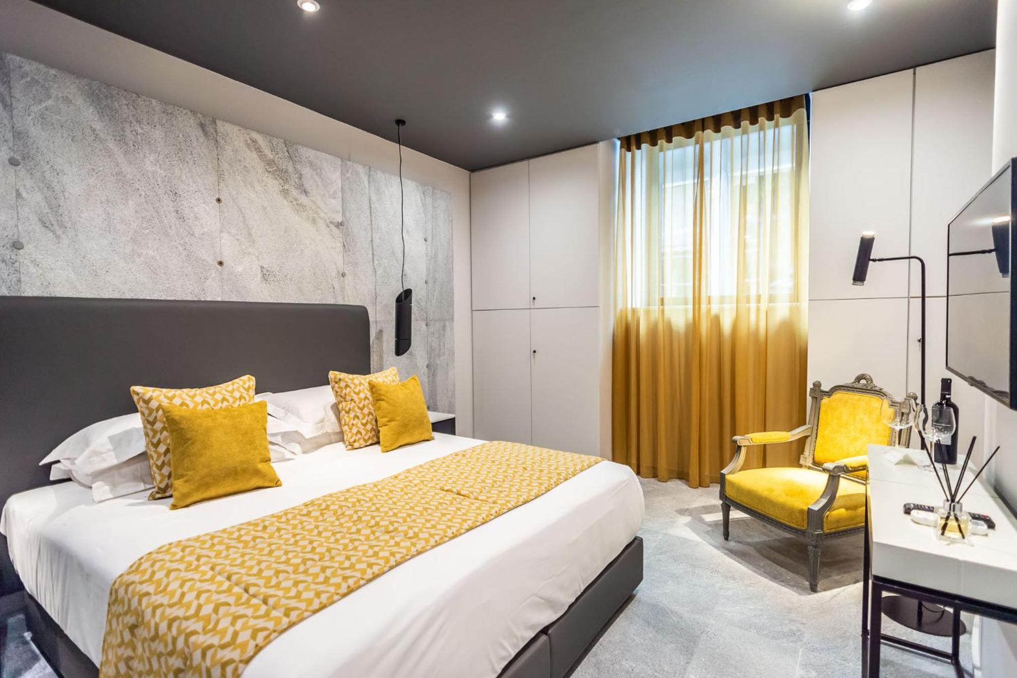 33Solonossuites Атина Стая снимка