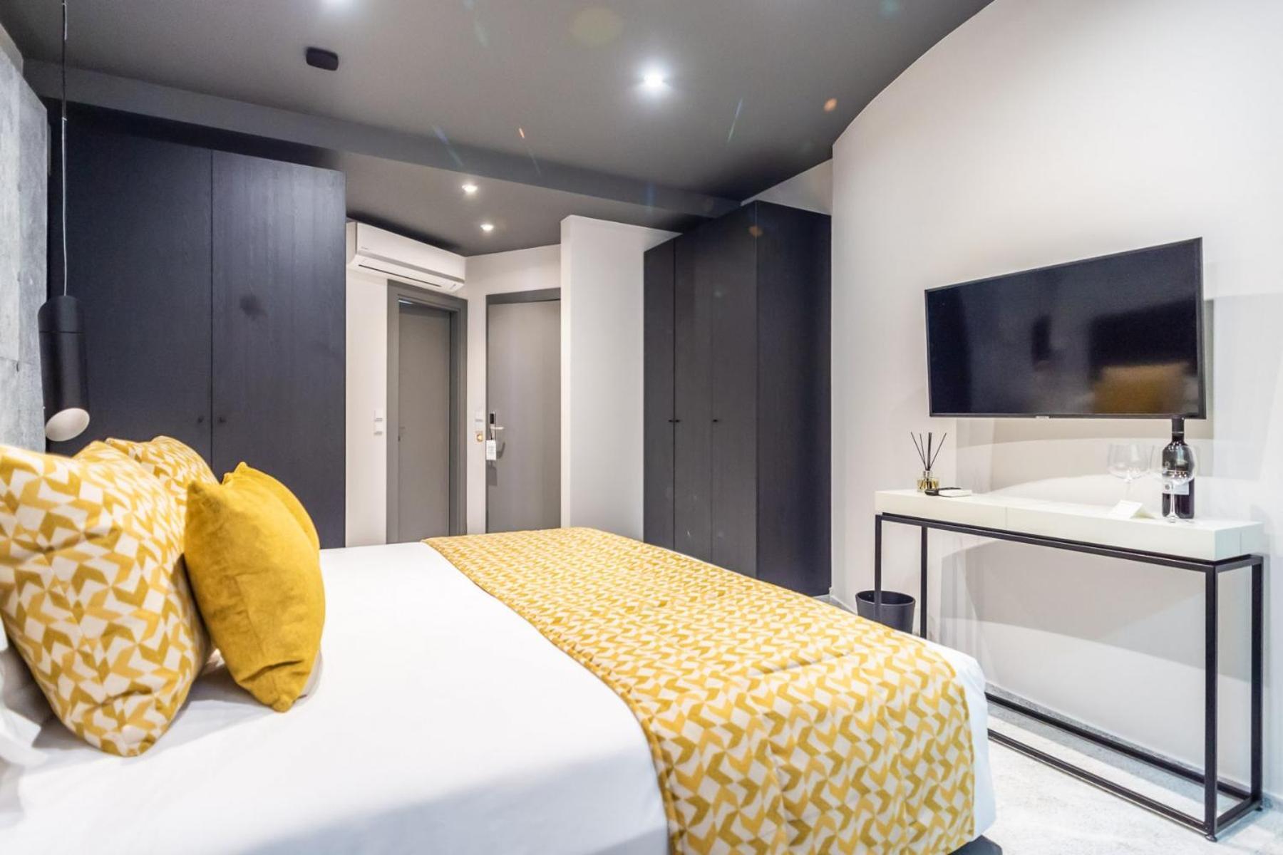 33Solonossuites Атина Стая снимка